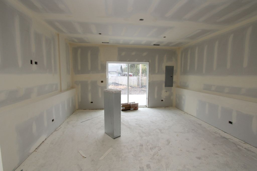 Image 5 of property listing at 0N451 Ellis Avenue, Wheaton, IL 60187