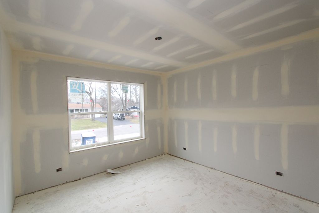 Image 7 of property listing at 0N451 Ellis Avenue, Wheaton, IL 60187