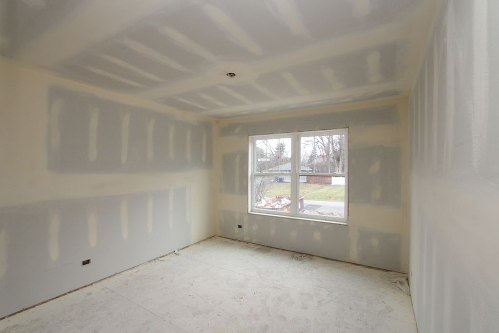 Image 8 of property listing at 0N451 Ellis Avenue, Wheaton, IL 60187