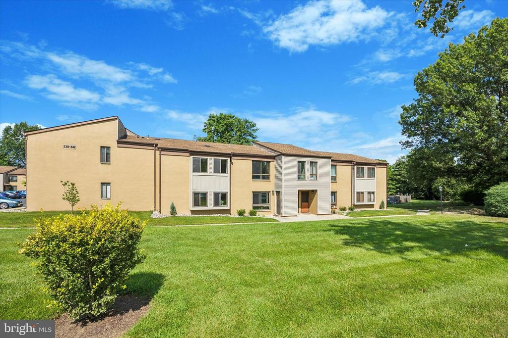 240 JAMES CT, Marlton, NJ 08053