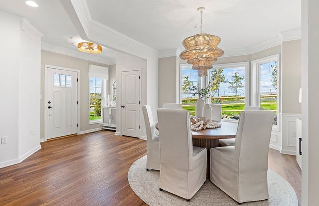 23 Emerald Run 14, Shrewsbury, MA 01545