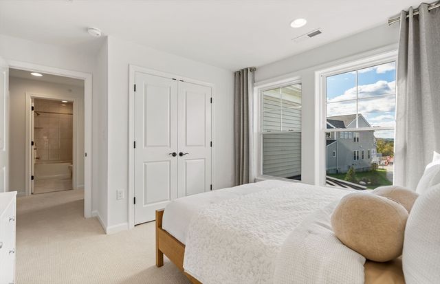 23 Emerald Run 14, Shrewsbury, MA 01545