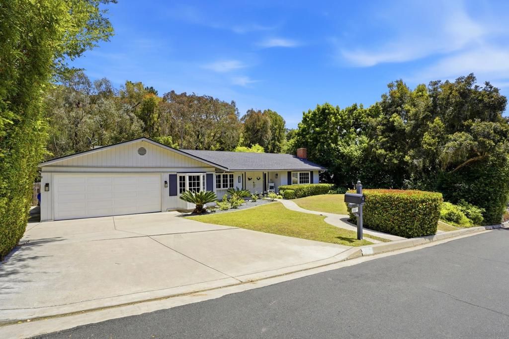 Image 1 of property listing at 6859 Avenida Andorra, La Jolla, CA 92037
