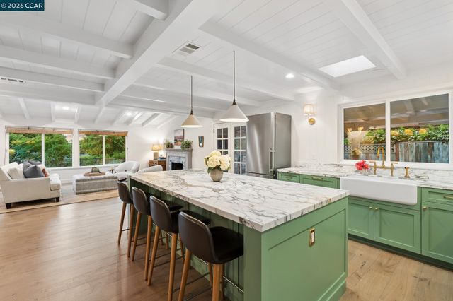 1126 Hidalgo Ct, Lafayette, CA 94549