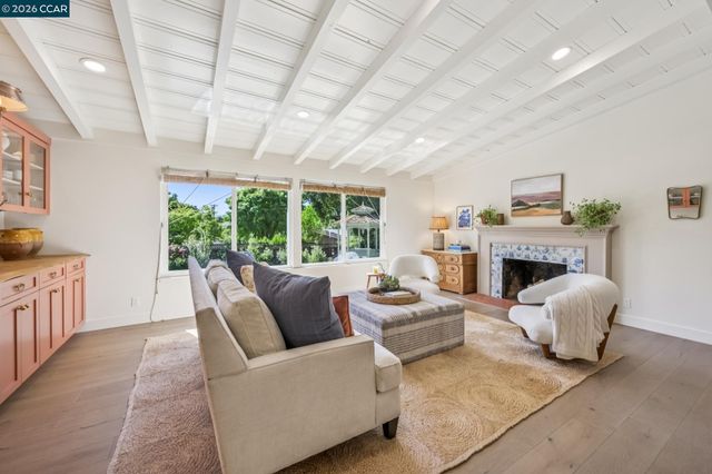 1126 Hidalgo Ct, Lafayette, CA 94549