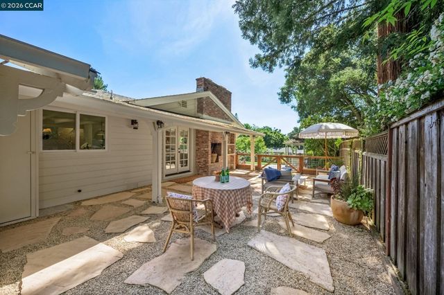 1126 Hidalgo Ct, Lafayette, CA 94549