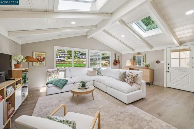 1126 Hidalgo Ct, Lafayette, CA 94549