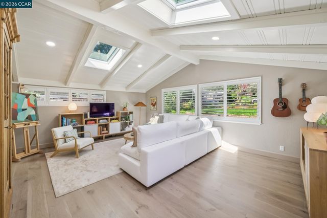 1126 Hidalgo Ct, Lafayette, CA 94549