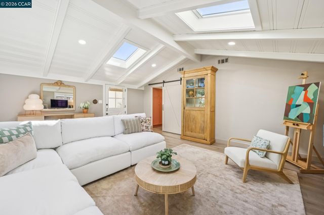 1126 Hidalgo Ct, Lafayette, CA 94549