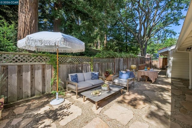 1126 Hidalgo Ct, Lafayette, CA 94549