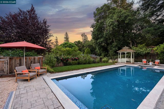 1126 Hidalgo Ct, Lafayette, CA 94549