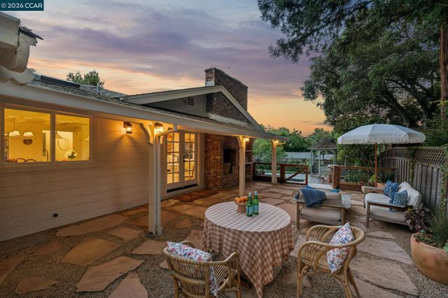 1126 Hidalgo Ct, Lafayette, CA 94549