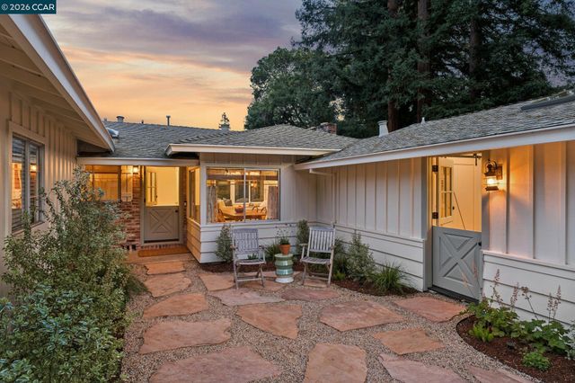 1126 Hidalgo Ct, Lafayette, CA 94549