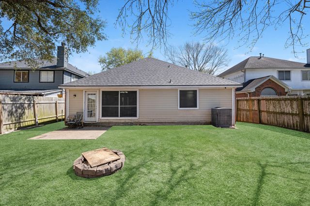 313 Trailride Road, Angleton, TX 77515