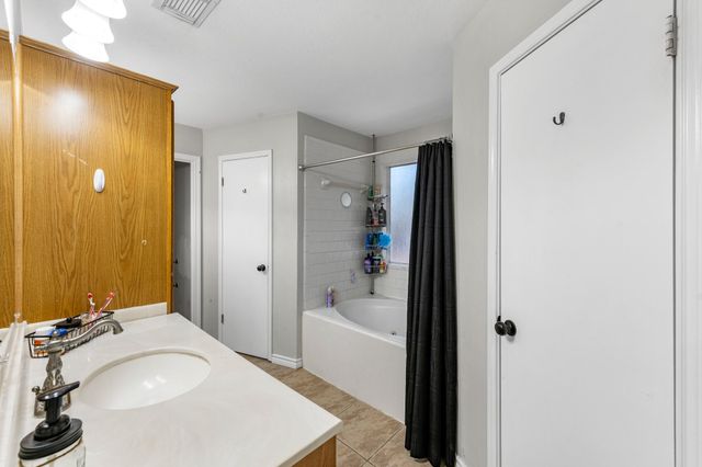 313 Trailride Road, Angleton, TX 77515