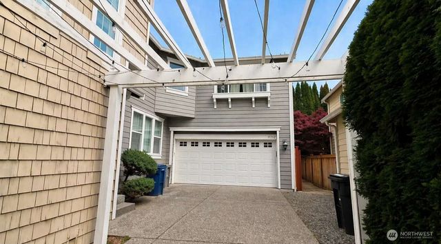 17252 NE 119th Way, Redmond, WA 98052