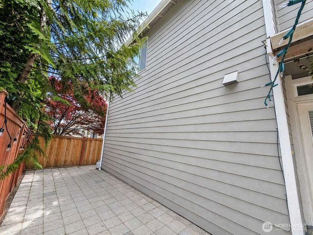 17252 NE 119th Way, Redmond, WA 98052