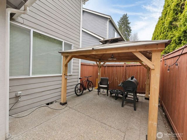 17252 NE 119th Way, Redmond, WA 98052