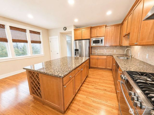 17252 NE 119th Way, Redmond, WA 98052