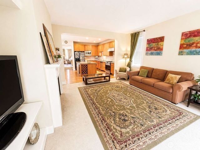 17252 NE 119th Way, Redmond, WA 98052