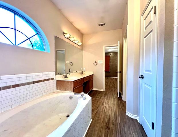 1235 Blackthorn DR, Pflugerville, TX 78660