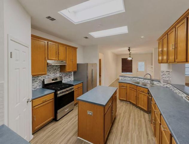 1235 Blackthorn DR, Pflugerville, TX 78660