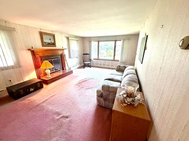 817 Somers Rd, East Longmeadow, MA 01028