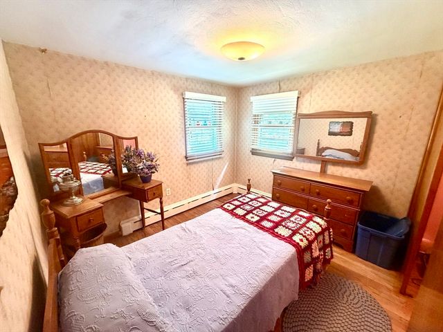 817 Somers Rd, East Longmeadow, MA 01028