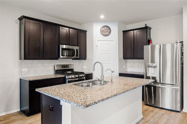 523 High Holly Circle, Magnolia, TX 77354