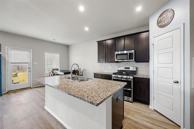 523 High Holly Circle, Magnolia, TX 77354