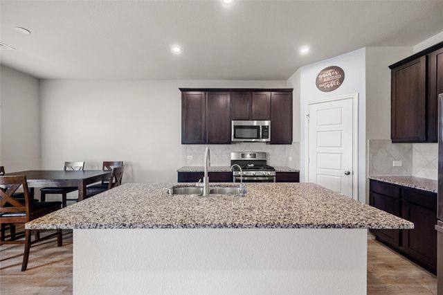 523 High Holly Circle, Magnolia, TX 77354