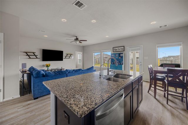 523 High Holly Circle, Magnolia, TX 77354