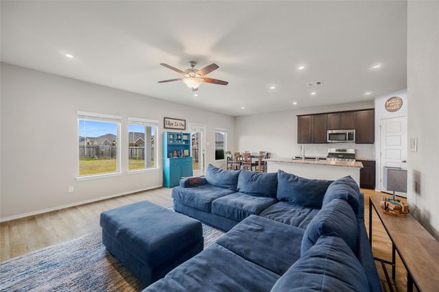 523 High Holly Circle, Magnolia, TX 77354