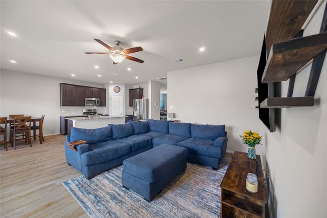 523 High Holly Circle, Magnolia, TX 77354