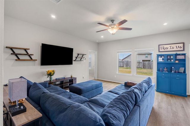 523 High Holly Circle, Magnolia, TX 77354