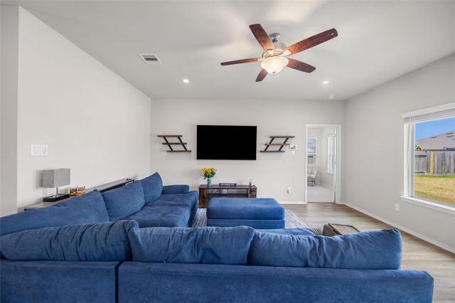 523 High Holly Circle, Magnolia, TX 77354