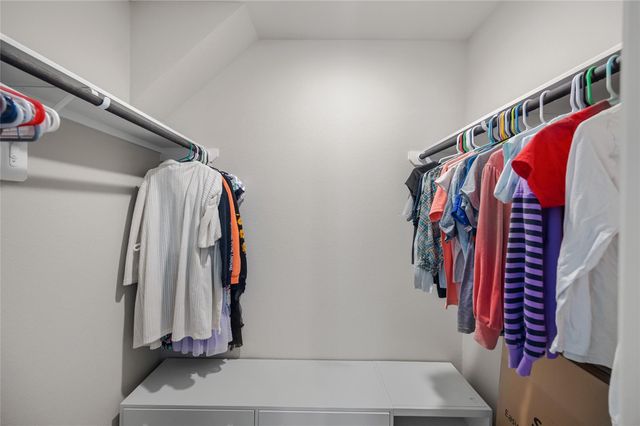 523 High Holly Circle, Magnolia, TX 77354