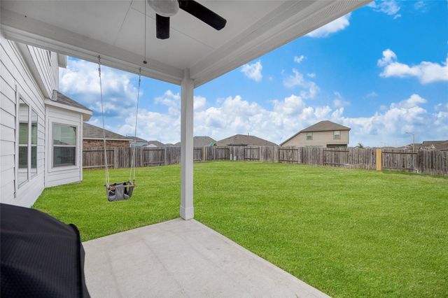 523 High Holly Circle, Magnolia, TX 77354