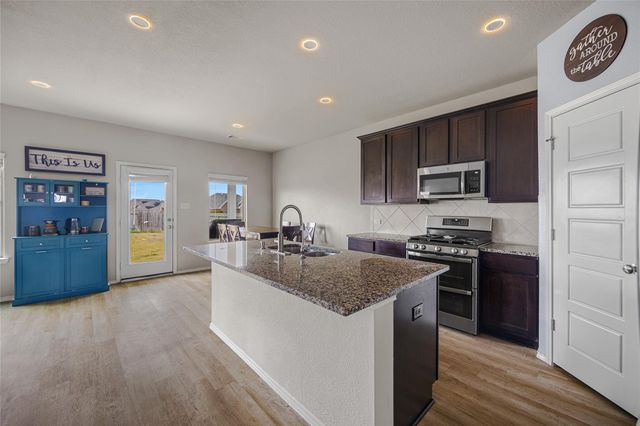 523 High Holly Circle, Magnolia, TX 77354