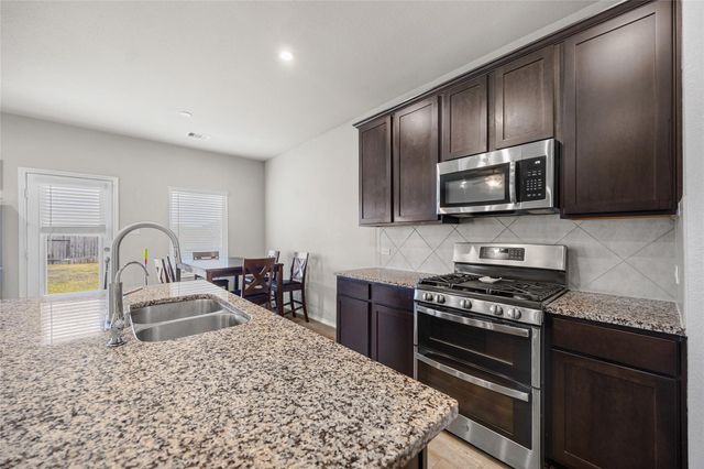 523 High Holly Circle, Magnolia, TX 77354