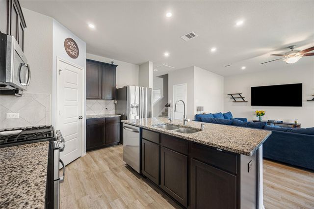 523 High Holly Circle, Magnolia, TX 77354