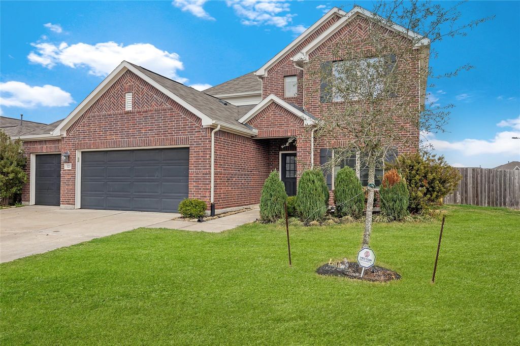 523 High Holly Circle, Magnolia, TX 77354