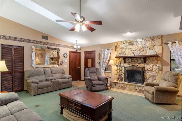 8614 W Varricchio Lane, Crystal River, FL 34428