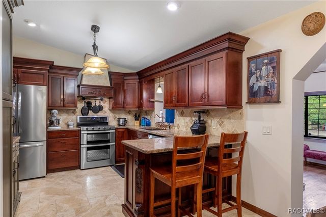 8614 W Varricchio Lane, Crystal River, FL 34428