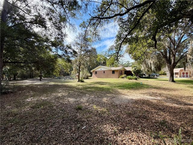 8614 W Varricchio Lane, Crystal River, FL 34428