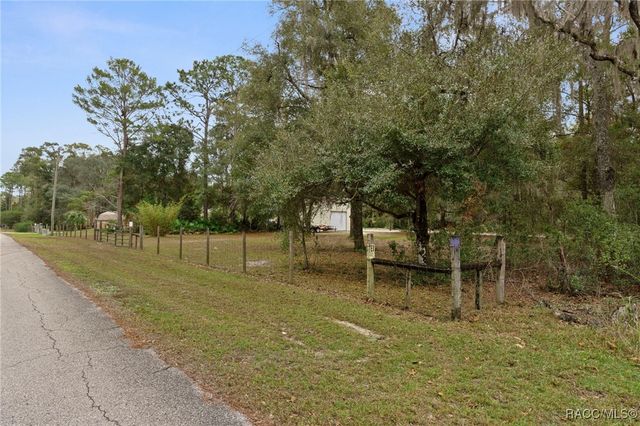 8614 W Varricchio Lane, Crystal River, FL 34428