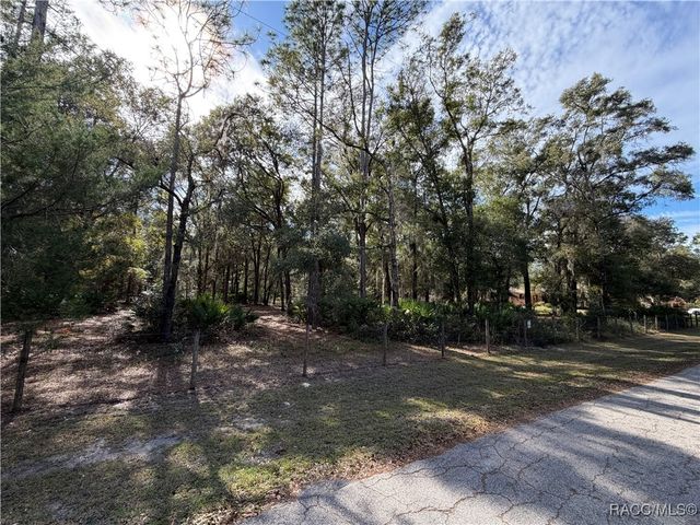 8614 W Varricchio Lane, Crystal River, FL 34428