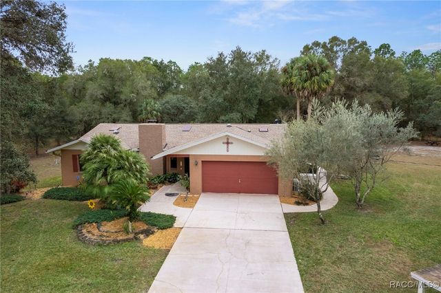 8614 W Varricchio Lane, Crystal River, FL 34428