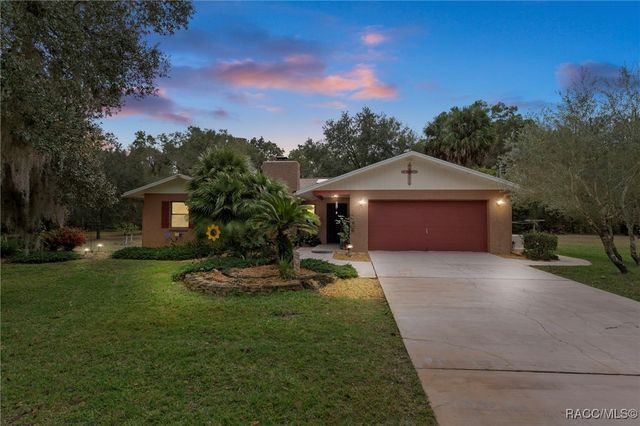 8614 W Varricchio Lane, Crystal River, FL 34428