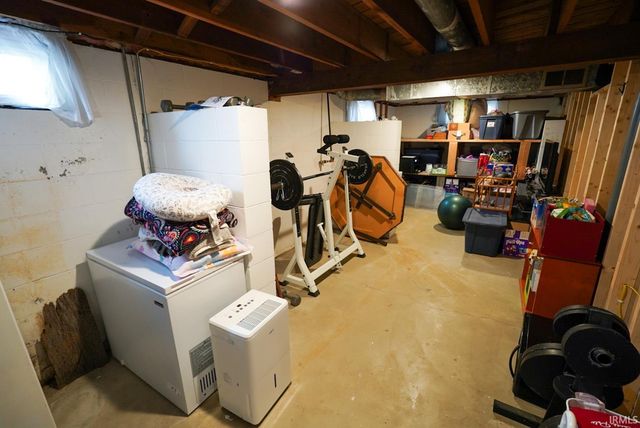 1969 E State Road 64, Huntingburg, IN 47542